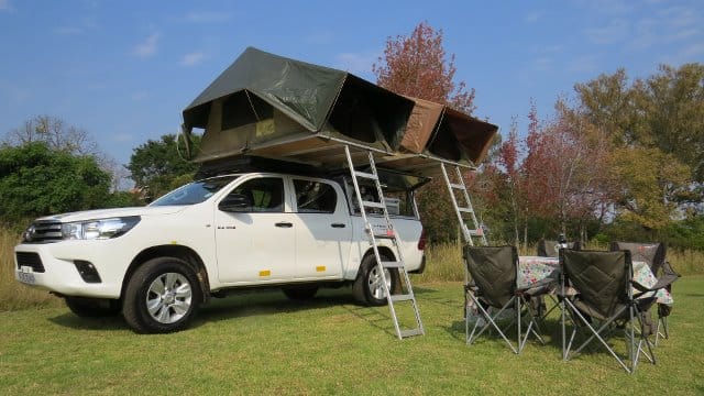 Toyota Hilux Double Cab 4x4 (4 People)